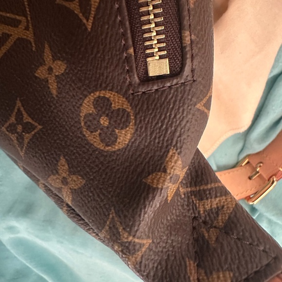 Louis Vuitton Monogram Bumbag, rare condition with light vachetta leather! - Picture 14 of 14